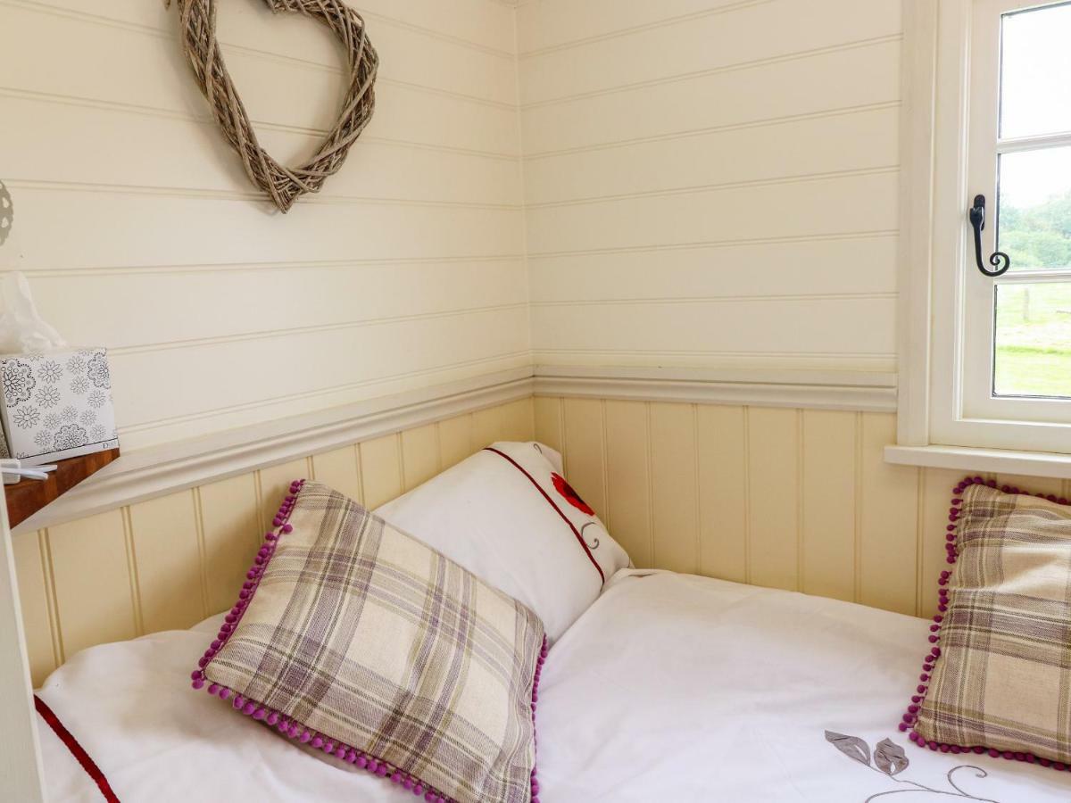 Shepherds Hut - The Crook Milford Haven Dış mekan fotoğraf