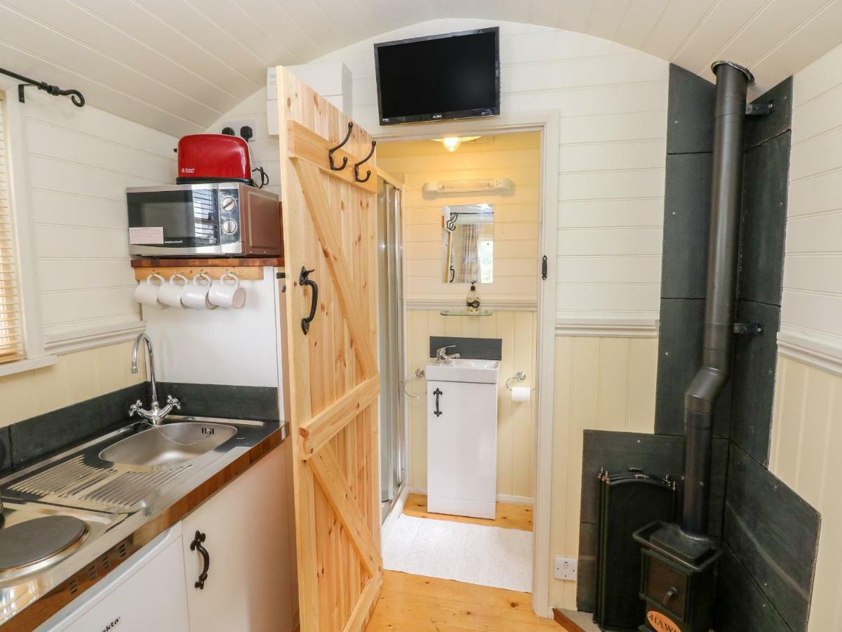 Shepherds Hut - The Crook Milford Haven Dış mekan fotoğraf