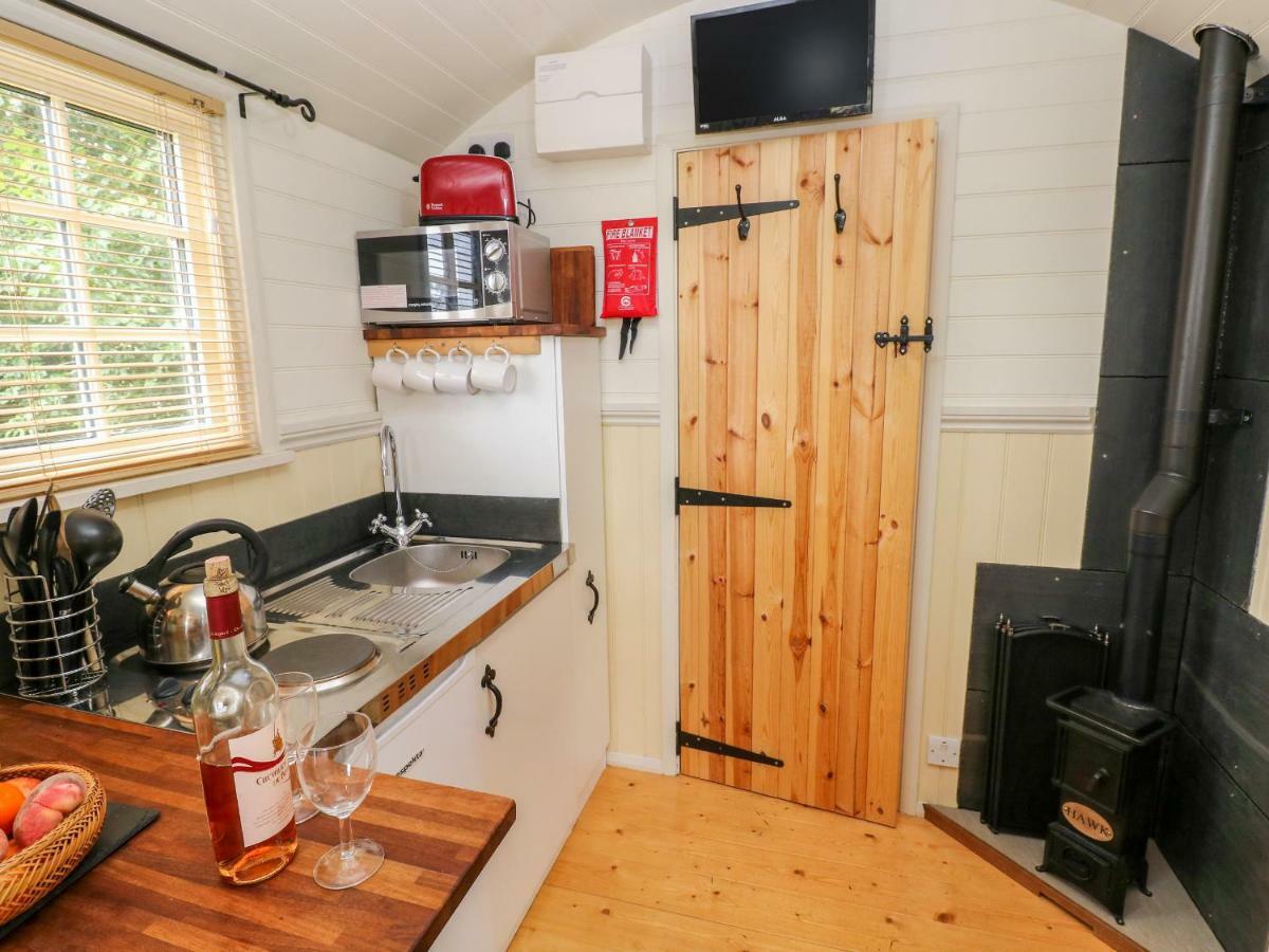 Shepherds Hut - The Crook Milford Haven Dış mekan fotoğraf